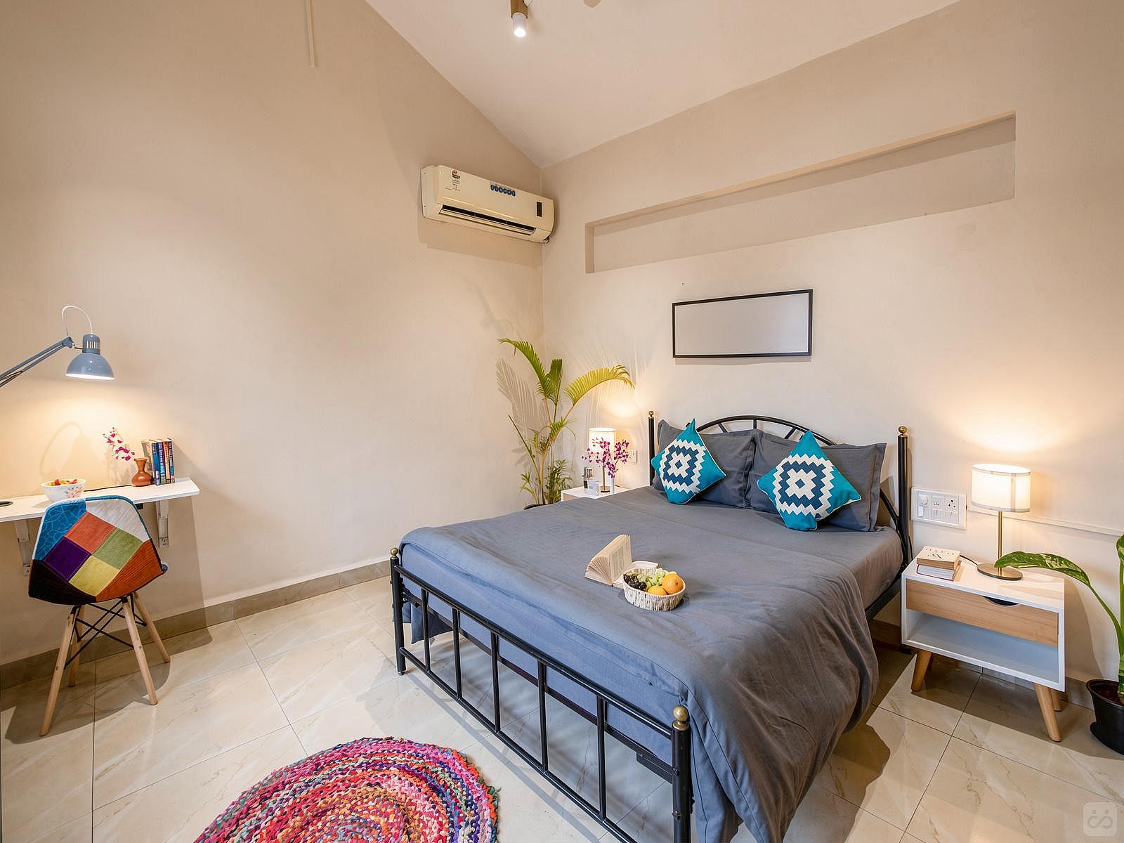  Deluxe Queen Bed With Patio  -  Stunning Vibrant House w/ Workspaces + Garden Residence  - Gallery -  3
