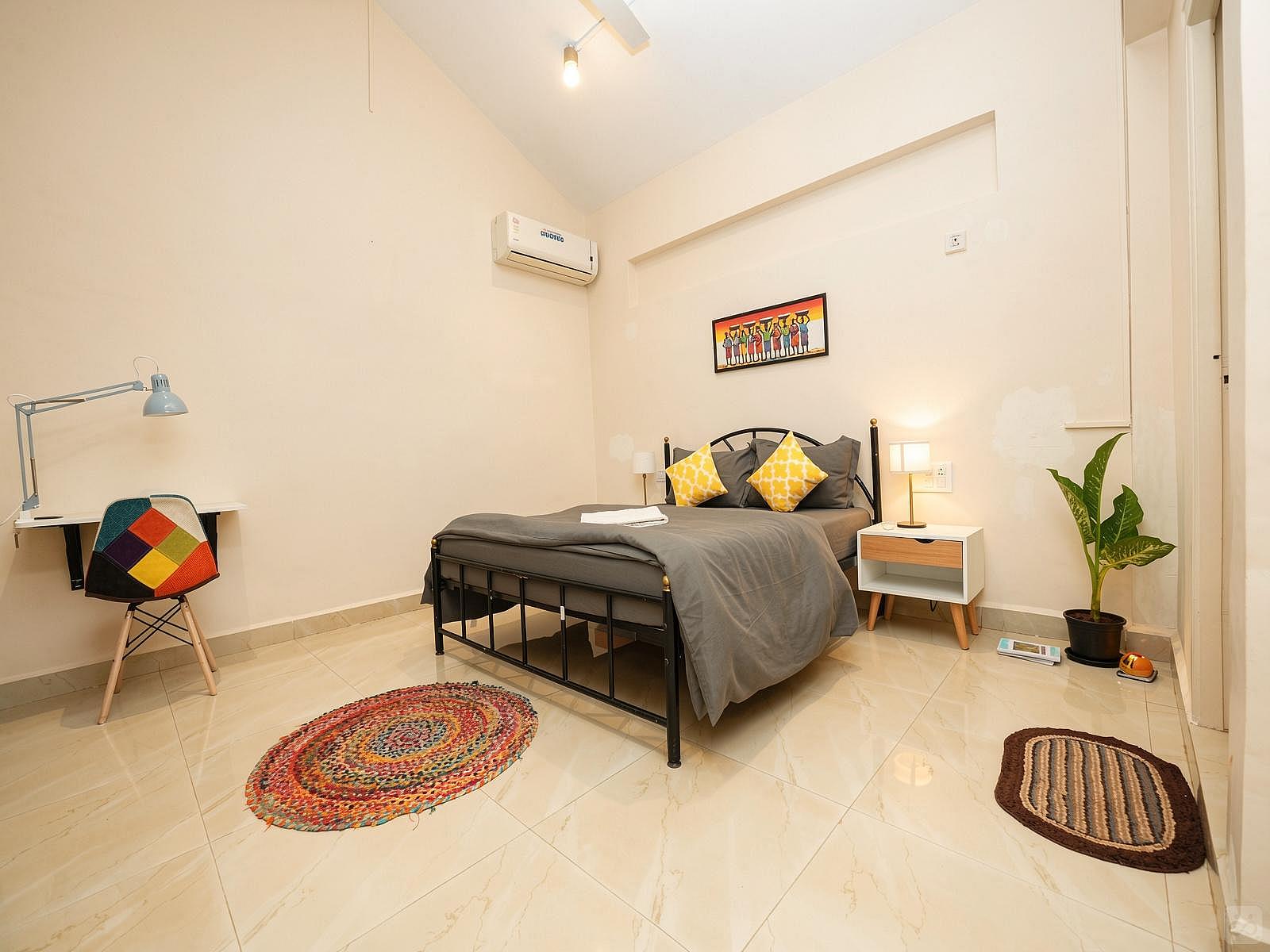  Deluxe Queen Bed With Patio  -  Stunning Vibrant House w/ Workspaces + Garden Residence  - Gallery -  8