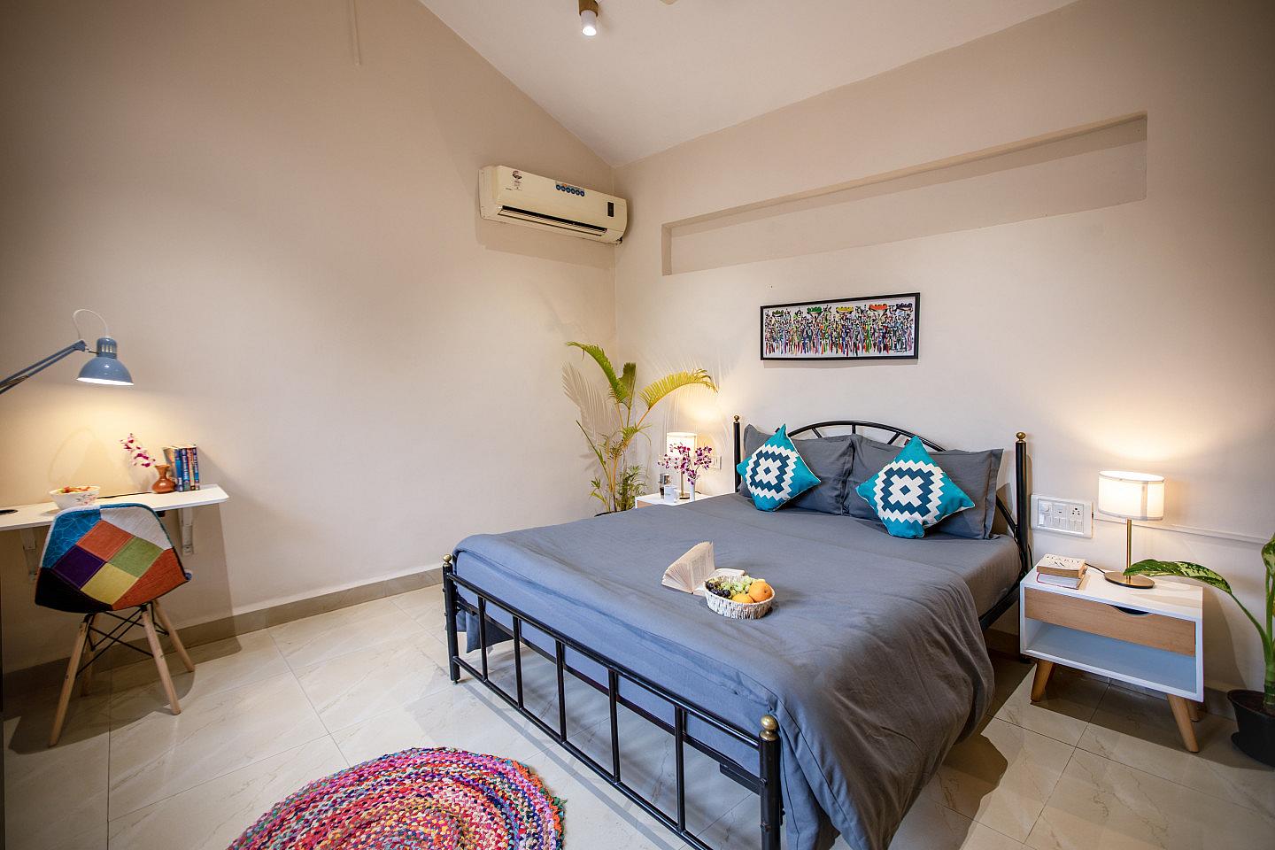  Deluxe Queen Bed With Patio  -  Stunning Vibrant House w/ Workspaces + Garden Residence  - Gallery -  17