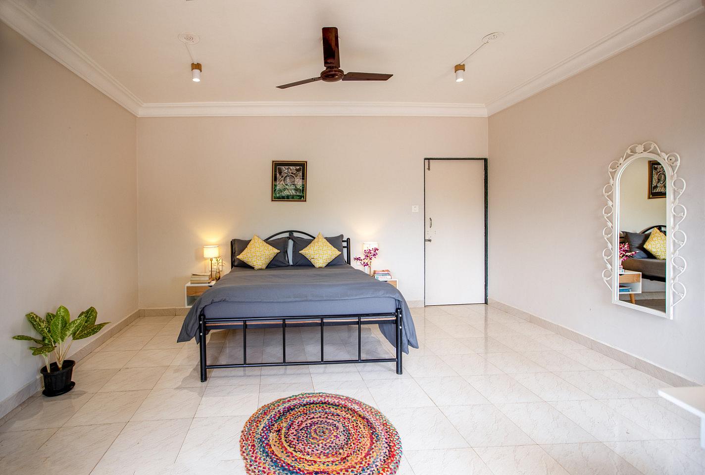  Deluxe Queen Bed With Balcony  -  Stunning Vibrant House w/ Workspaces + Garden Residence  - Gallery -  15