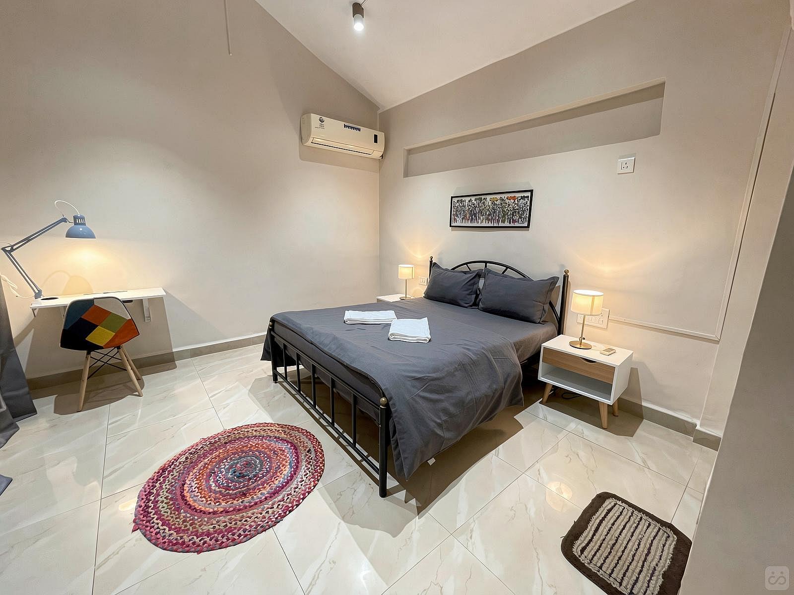  Deluxe Queen Bed With Balcony  -  Stunning Vibrant House w/ Workspaces + Garden Residence  - Gallery -  11