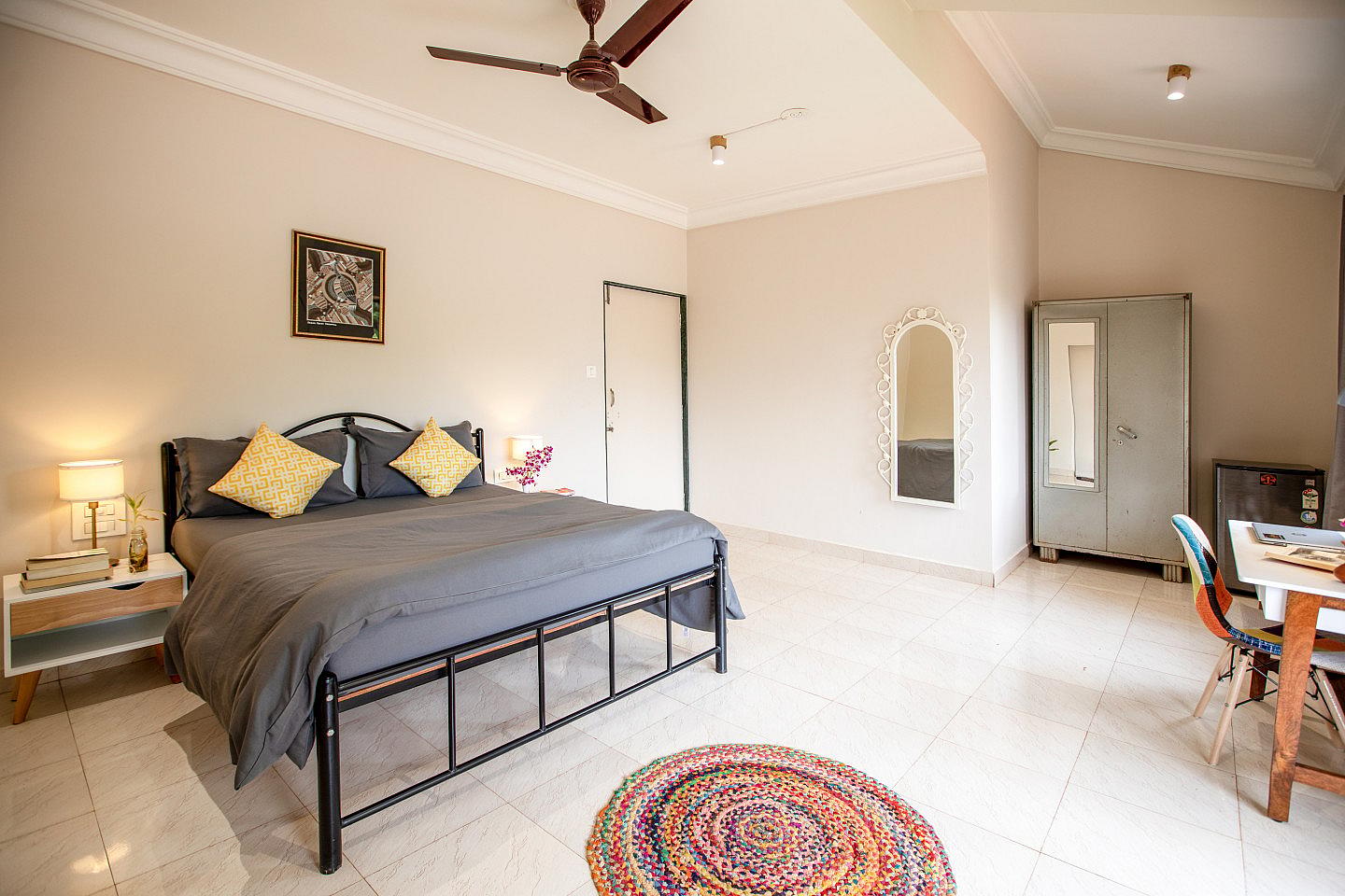  Deluxe Queen Bed With Balcony  -  Stunning Vibrant House w/ Workspaces + Garden Residence  - Gallery -  14