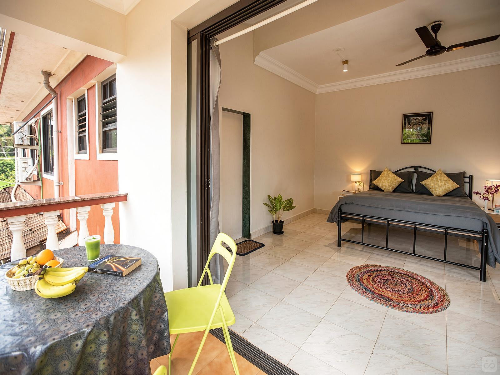  Deluxe Queen Bed With Balcony  -  Stunning Vibrant House w/ Workspaces + Garden Residence  - Gallery -  10