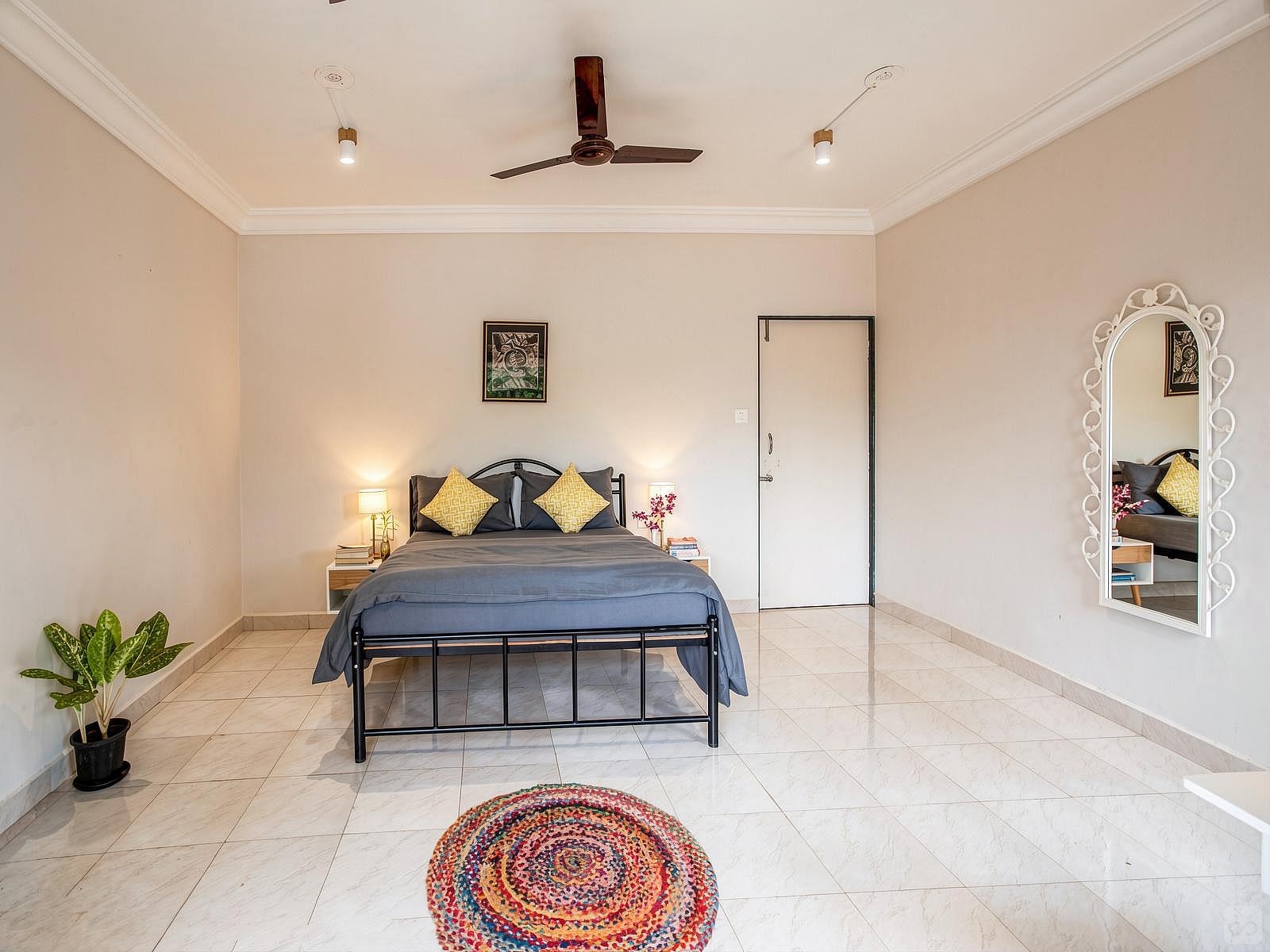  Deluxe Queen Bed With Balcony  -  Stunning Vibrant House w/ Workspaces + Garden Residence  - Gallery -  6