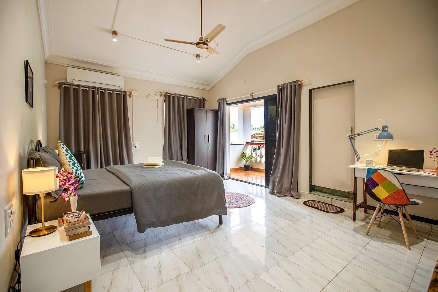  Deluxe Queen Bed With Balcony  -  Stunning Vibrant House w/ Workspaces + Garden Residence  - Gallery -  18