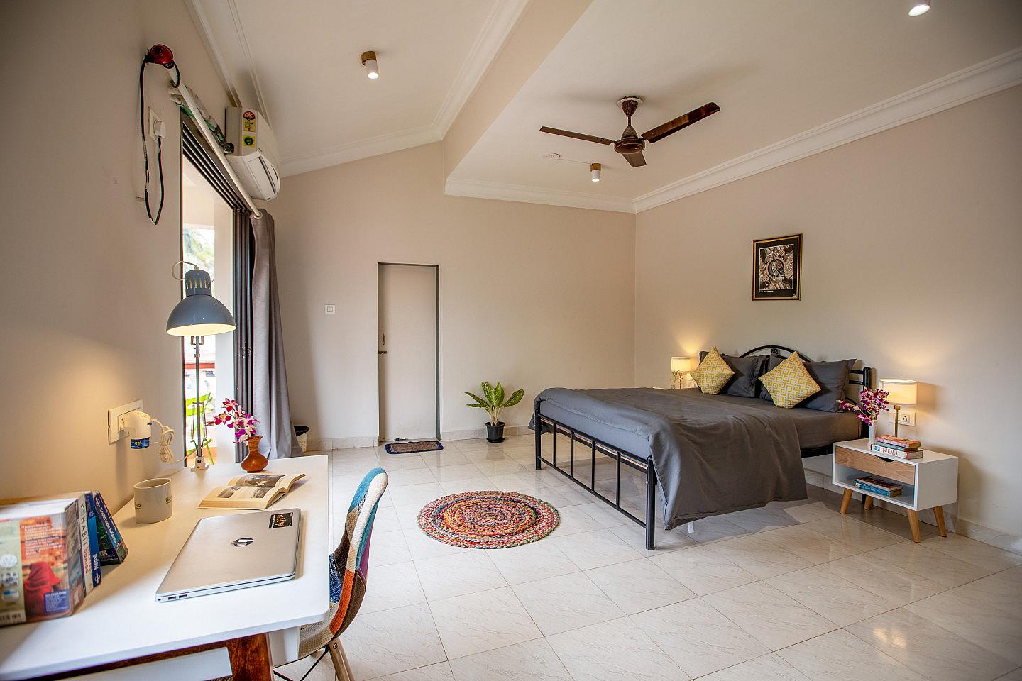  Deluxe Queen Bed With Balcony  -  Stunning Vibrant House w/ Workspaces + Garden Residence  - Gallery -  17