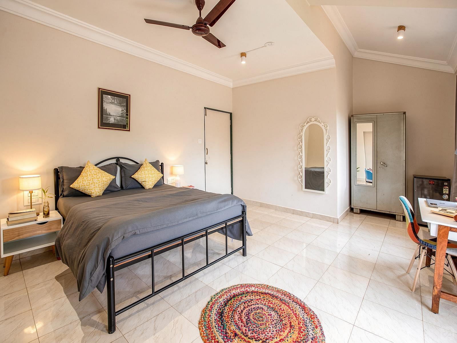  Deluxe Queen Bed With Balcony  -  Stunning Vibrant House w/ Workspaces + Garden Residence  - Gallery -  5