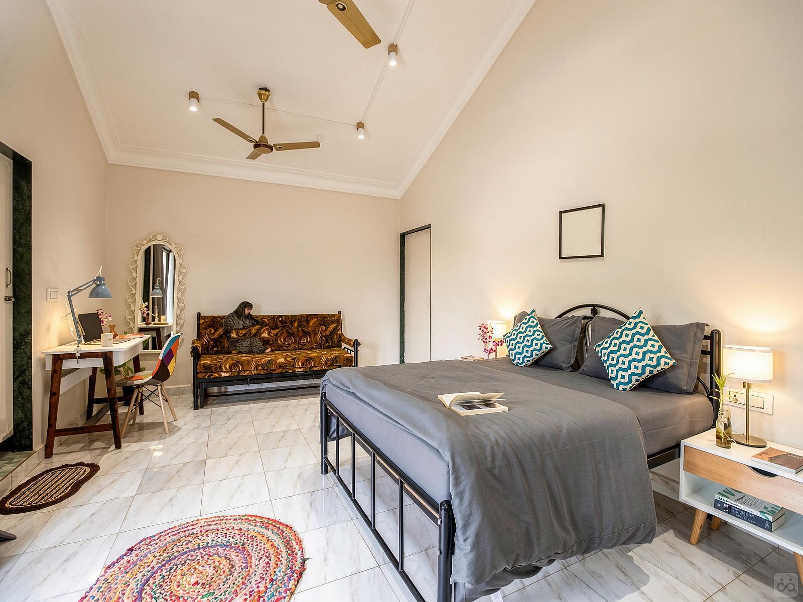  Deluxe Queen Bed With Balcony  -  Stunning Vibrant House w/ Workspaces + Garden Residence  - Gallery -  7