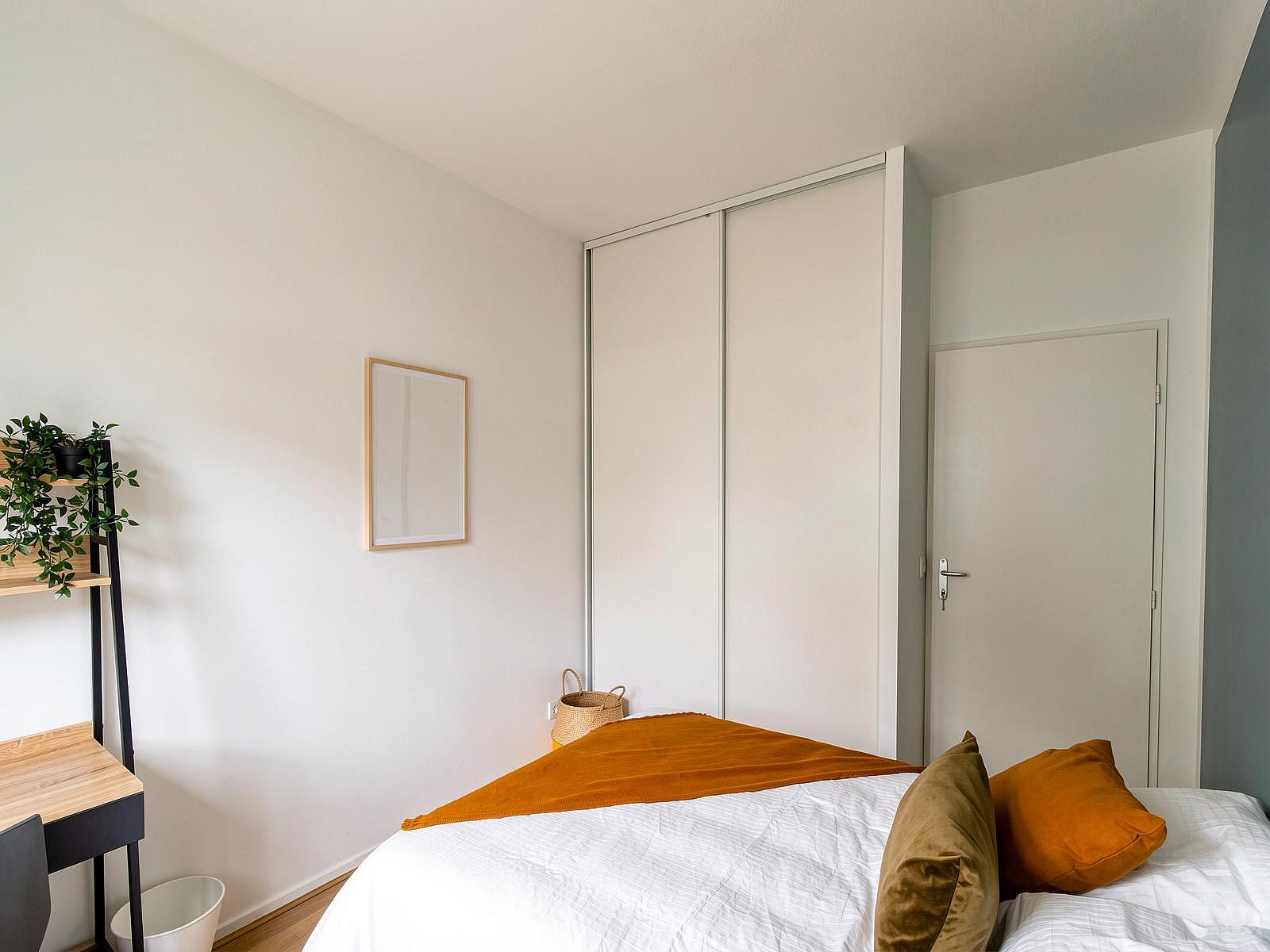 Nicely Decorated 11m² Bedroom - 5