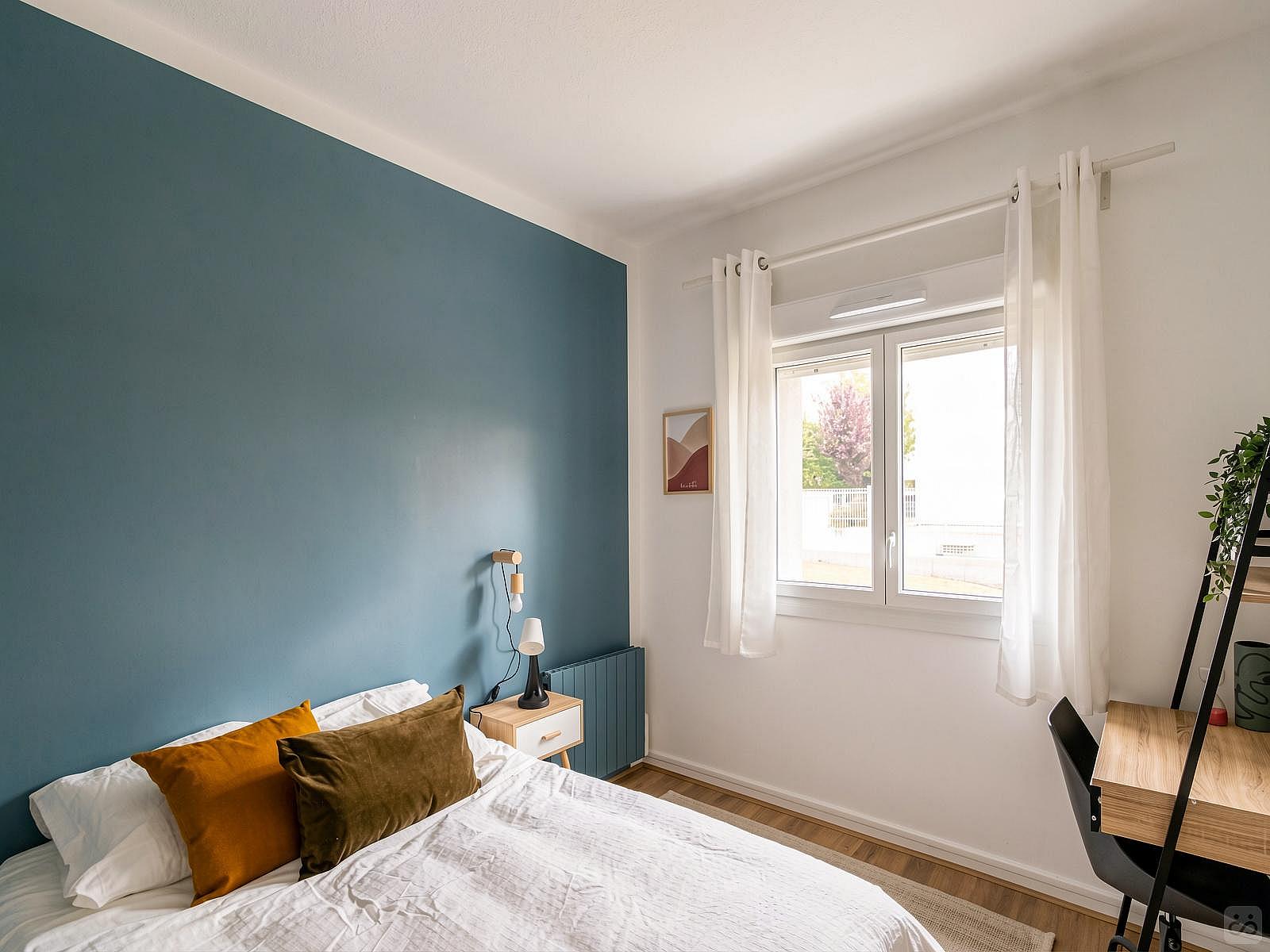Nicely Decorated 11m² Bedroom - 7