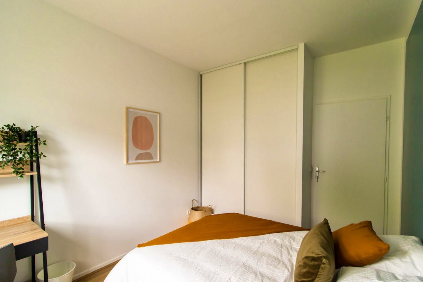 Nicely Decorated 11m² Bedroom - 13