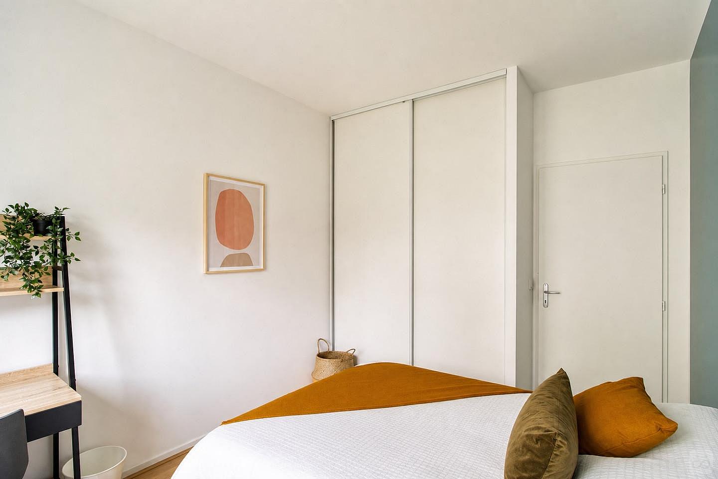 Nicely Decorated 11m² Bedroom - 2