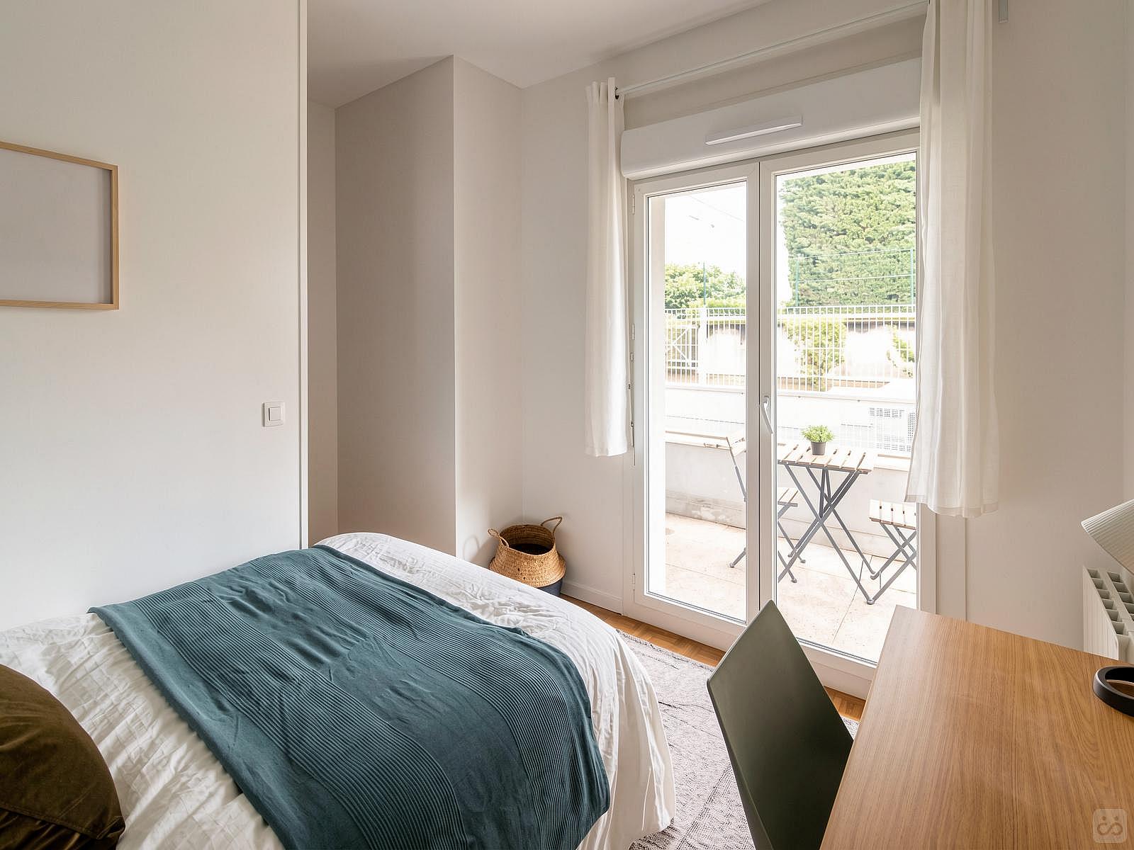 Big And Spacious 15m² Bedroom - 5