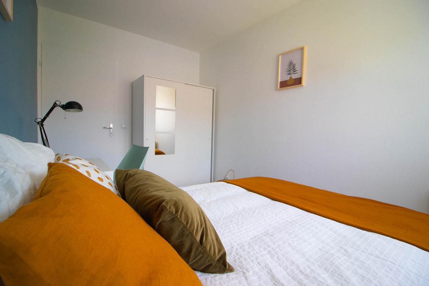 Nice 10m² Bedroom To Rent - 15