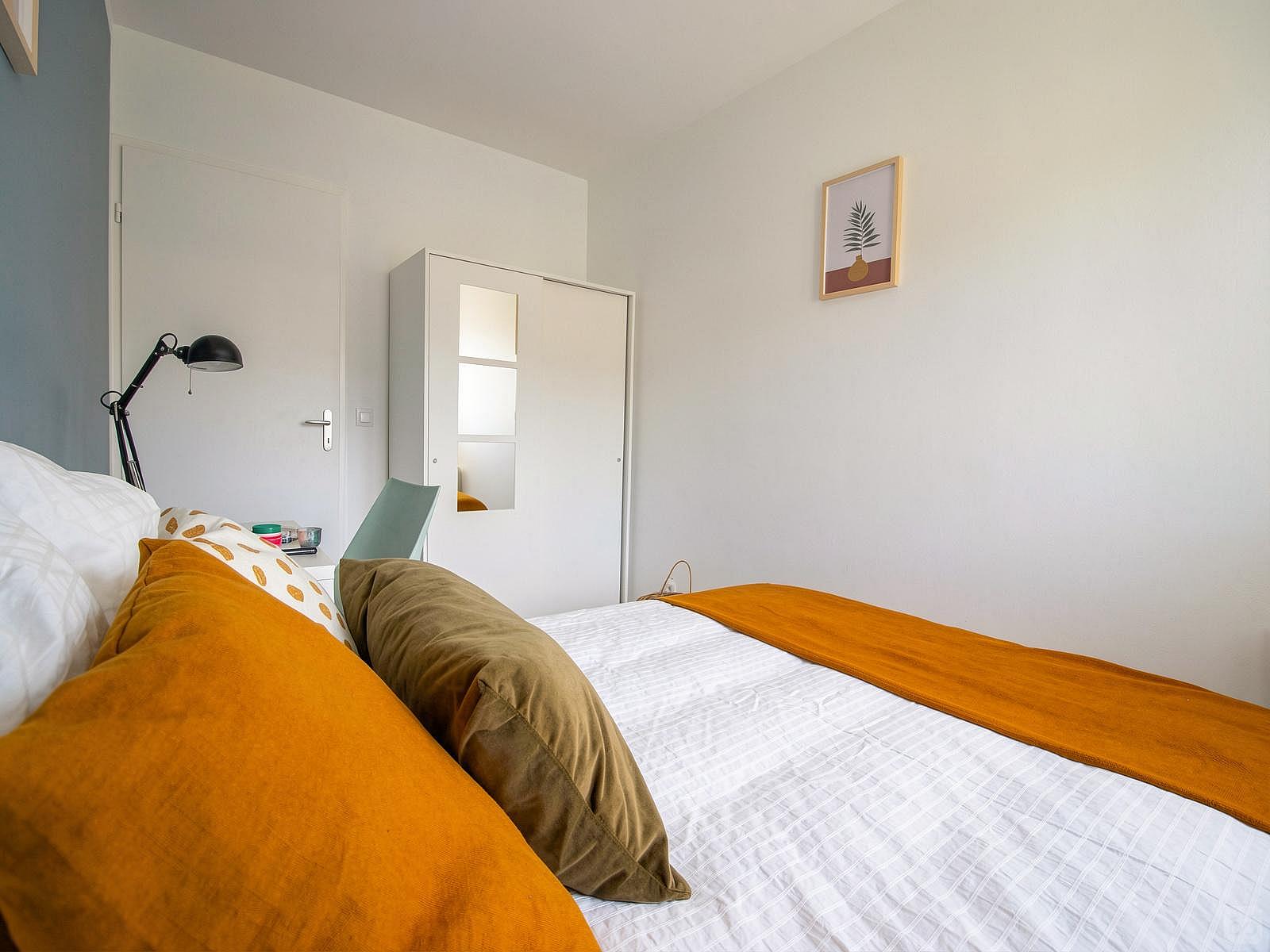 Nice 10m² Bedroom To Rent - 23