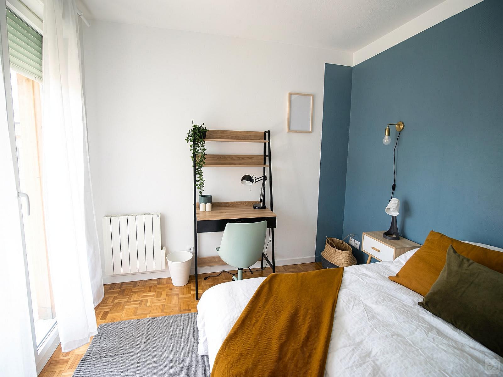 Spacious 15m² Bedroom To Rent - 17