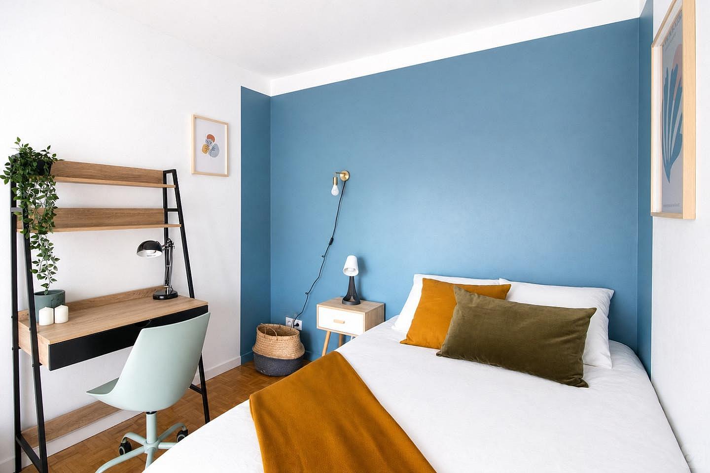 Spacious 15m² Bedroom To Rent - 22