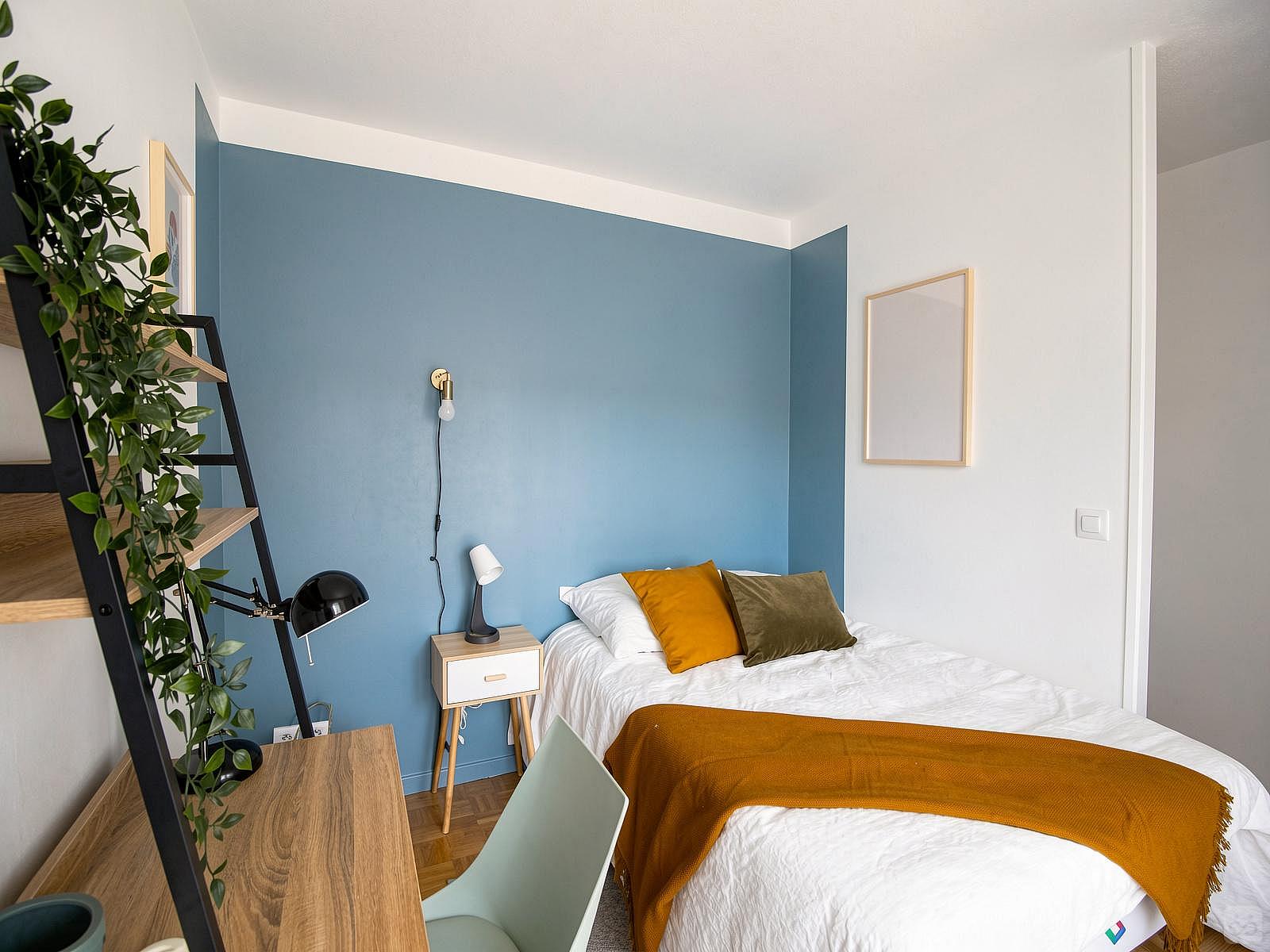 Spacious 15m² Bedroom To Rent - 18