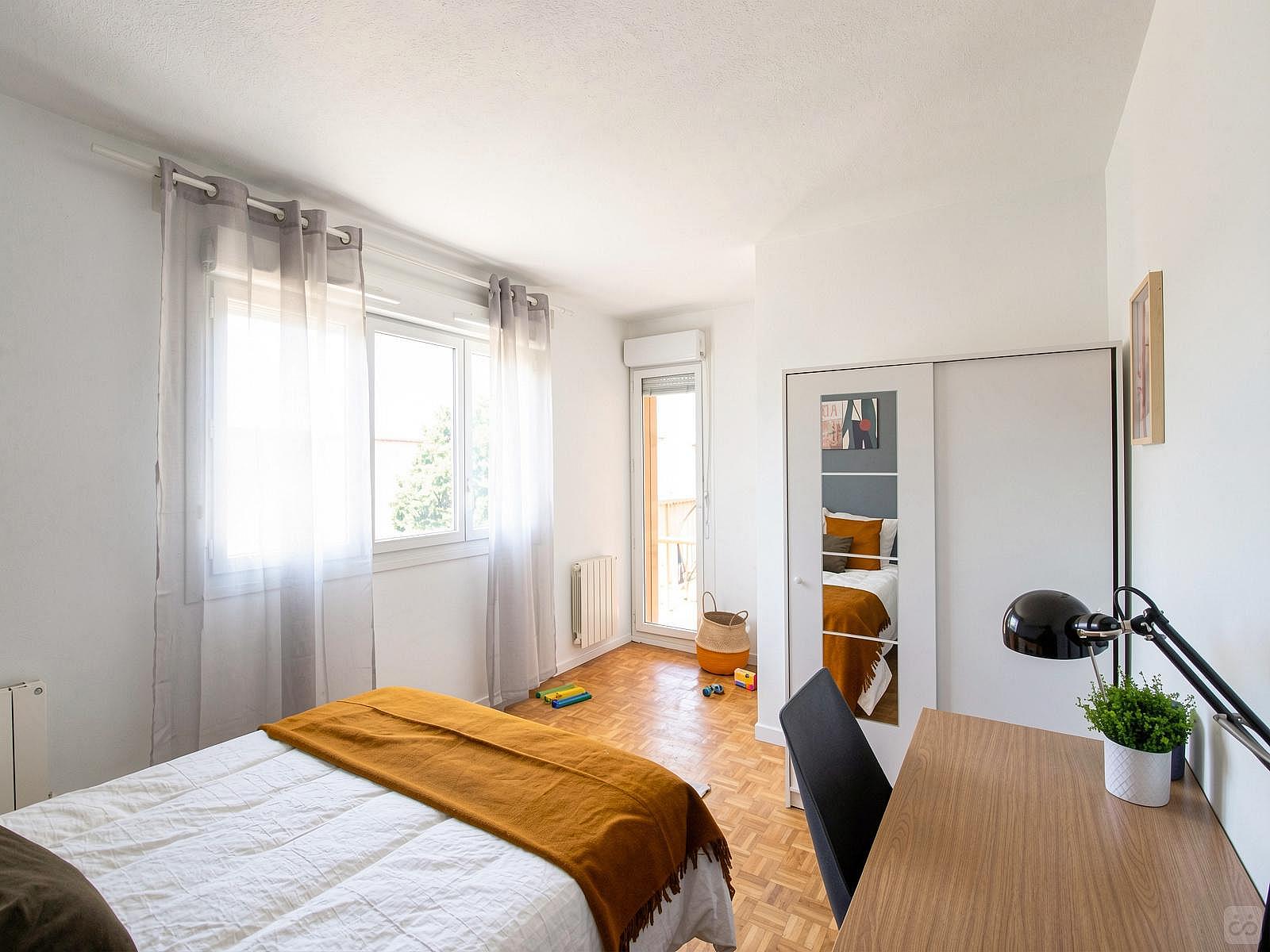 Lovely 13m² Bedroom To Rent - 22