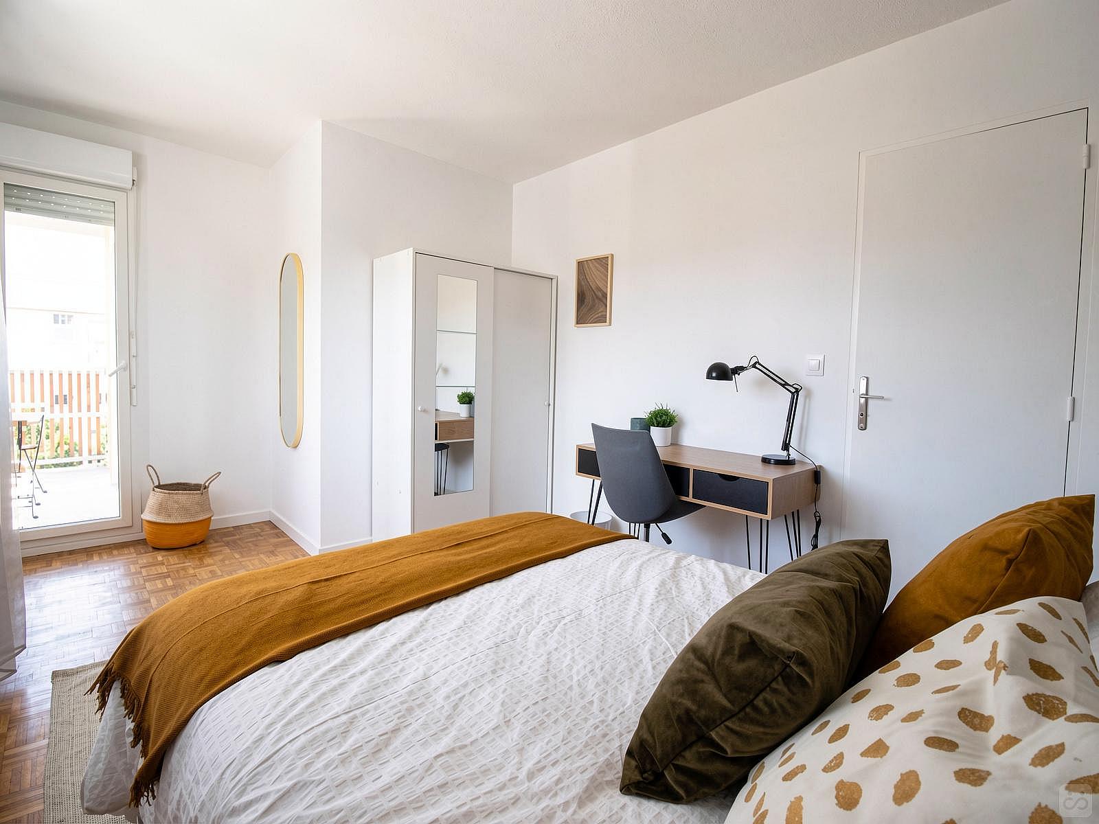 Lovely 13m² Bedroom To Rent - 24