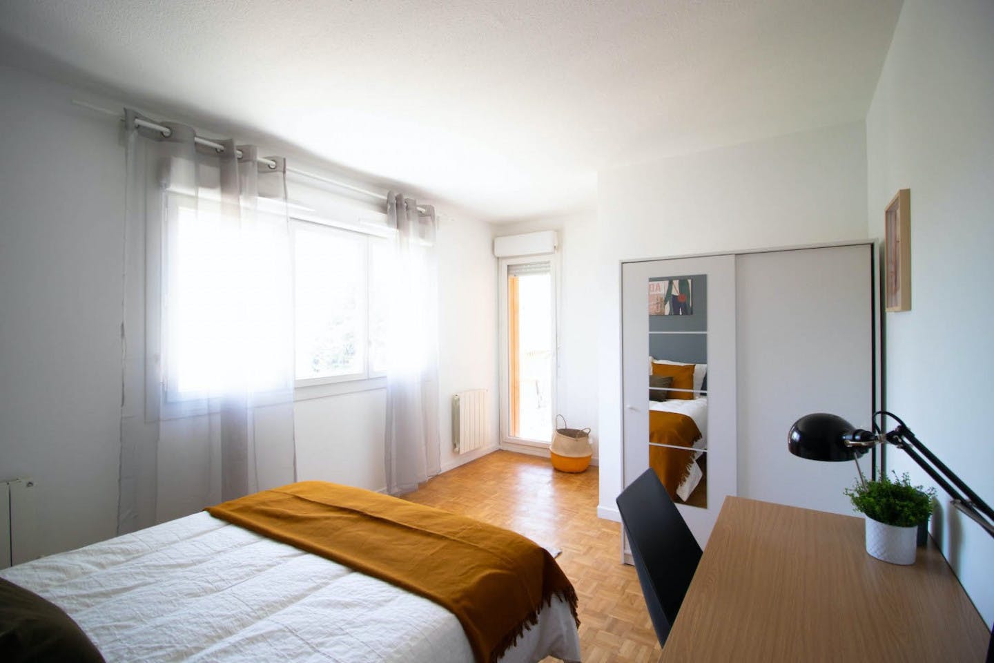 Lovely 13m² Bedroom To Rent - 2