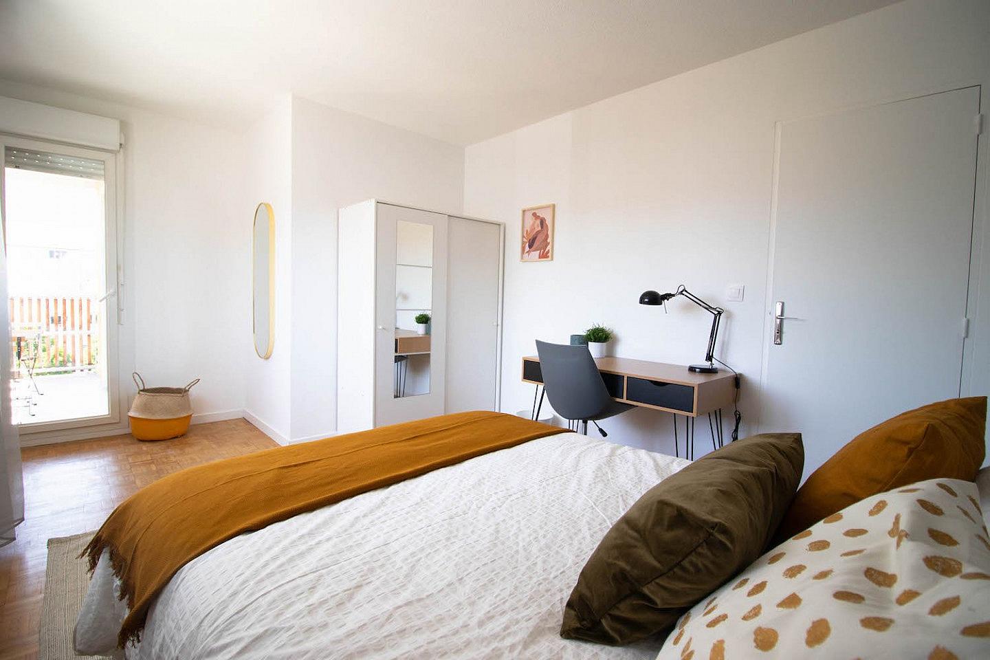 Lovely 13m² Bedroom To Rent - 16