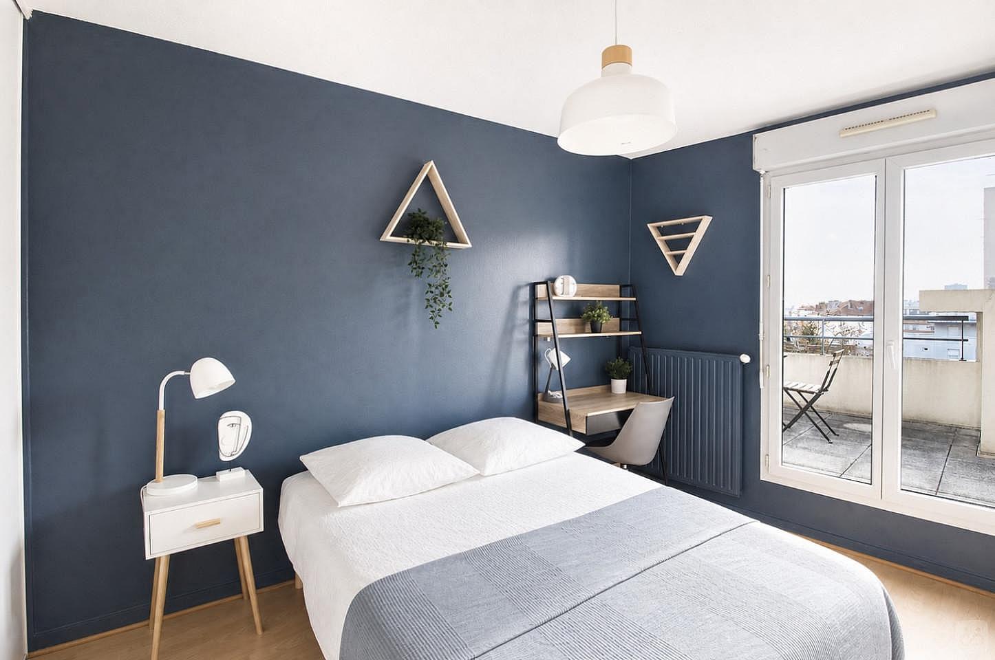 Large Room With Balcony Access - LY018 - 4