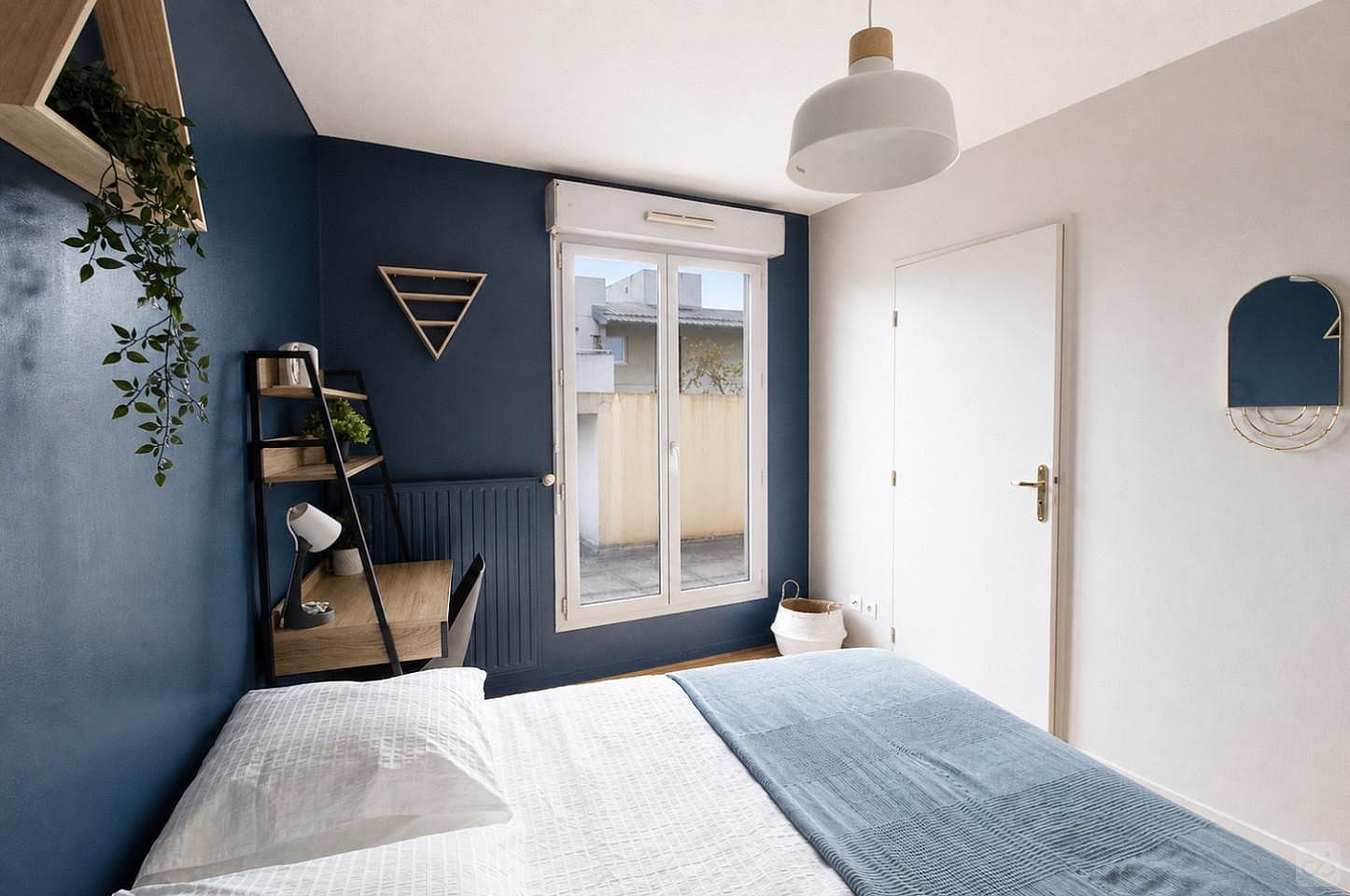 Large Room With Balcony Access - LY018 - 3