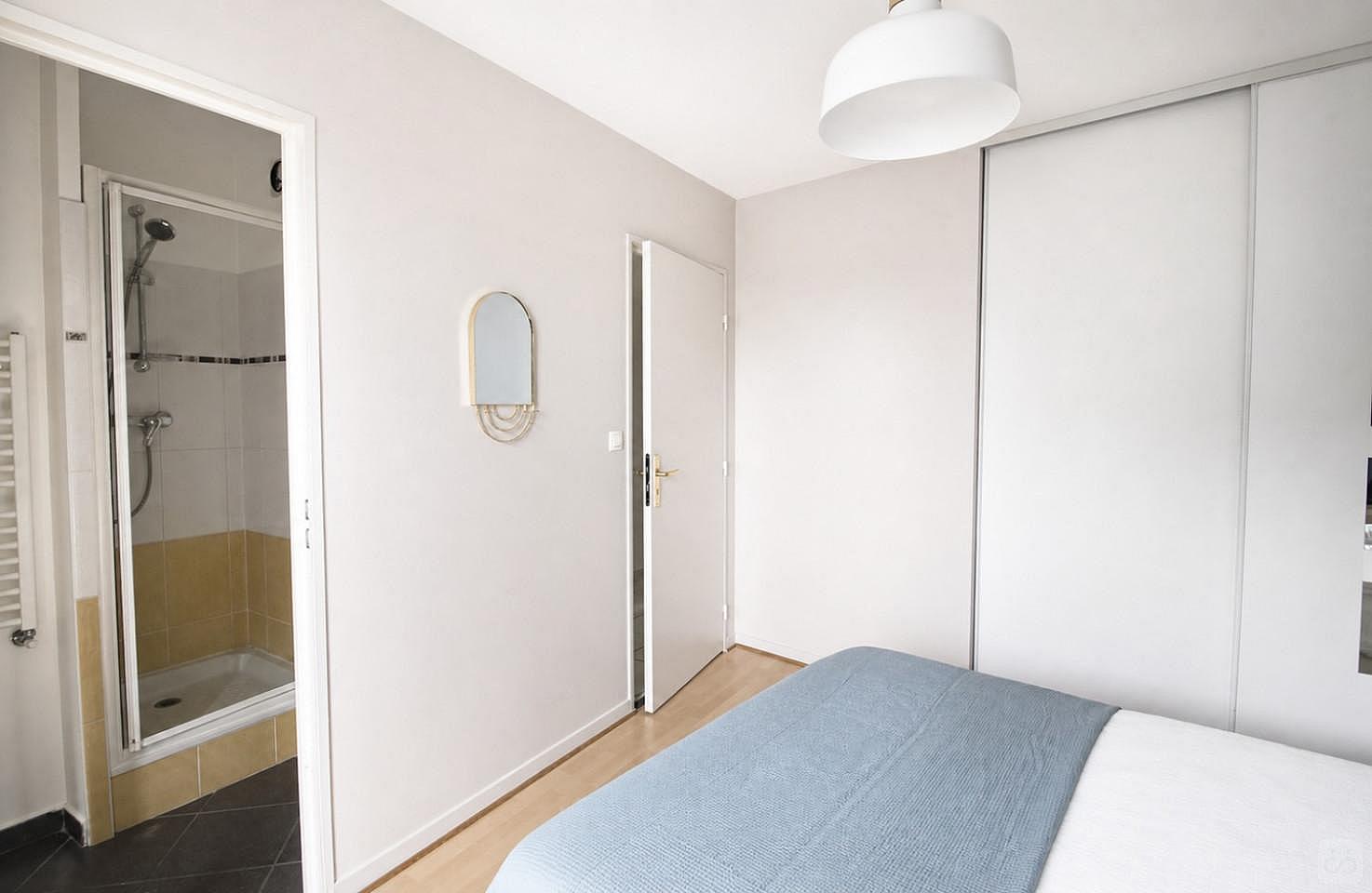 Large Room With Balcony Access - LY018 - 1