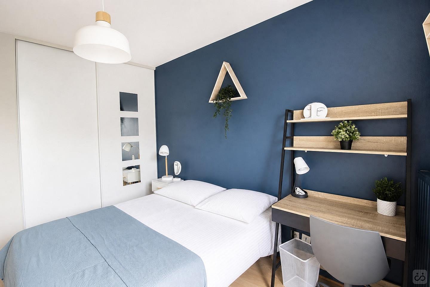 Large Room With Balcony Access - LY018 - 2
