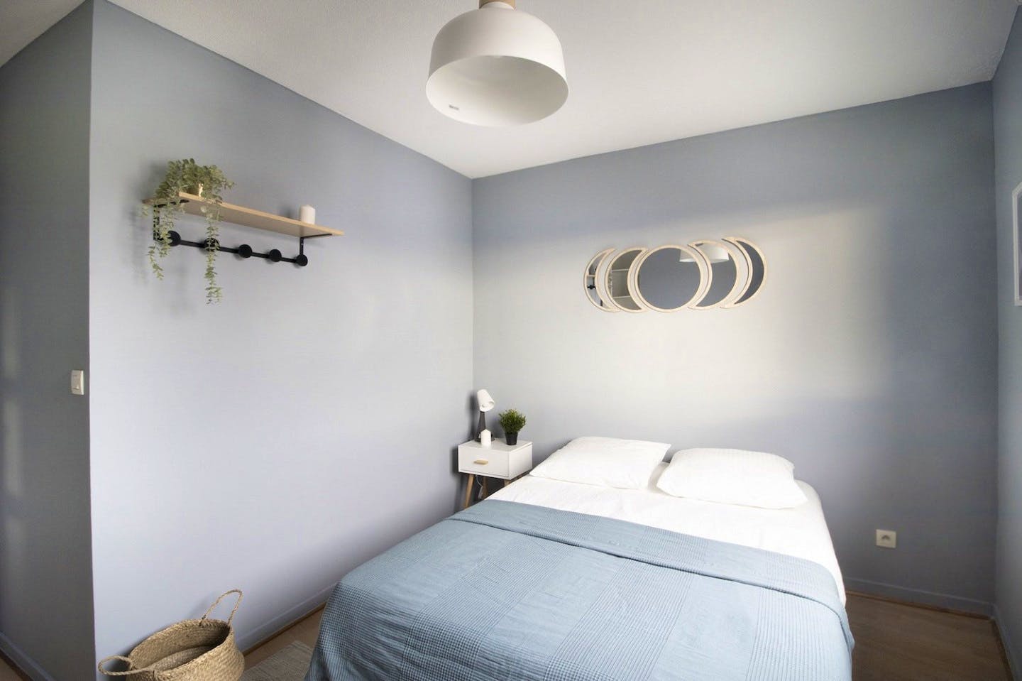  Quiet And Warm Room - LY019  -  Bright 6 bedroom apartment in the city center of Lyon  - Gallery -  4