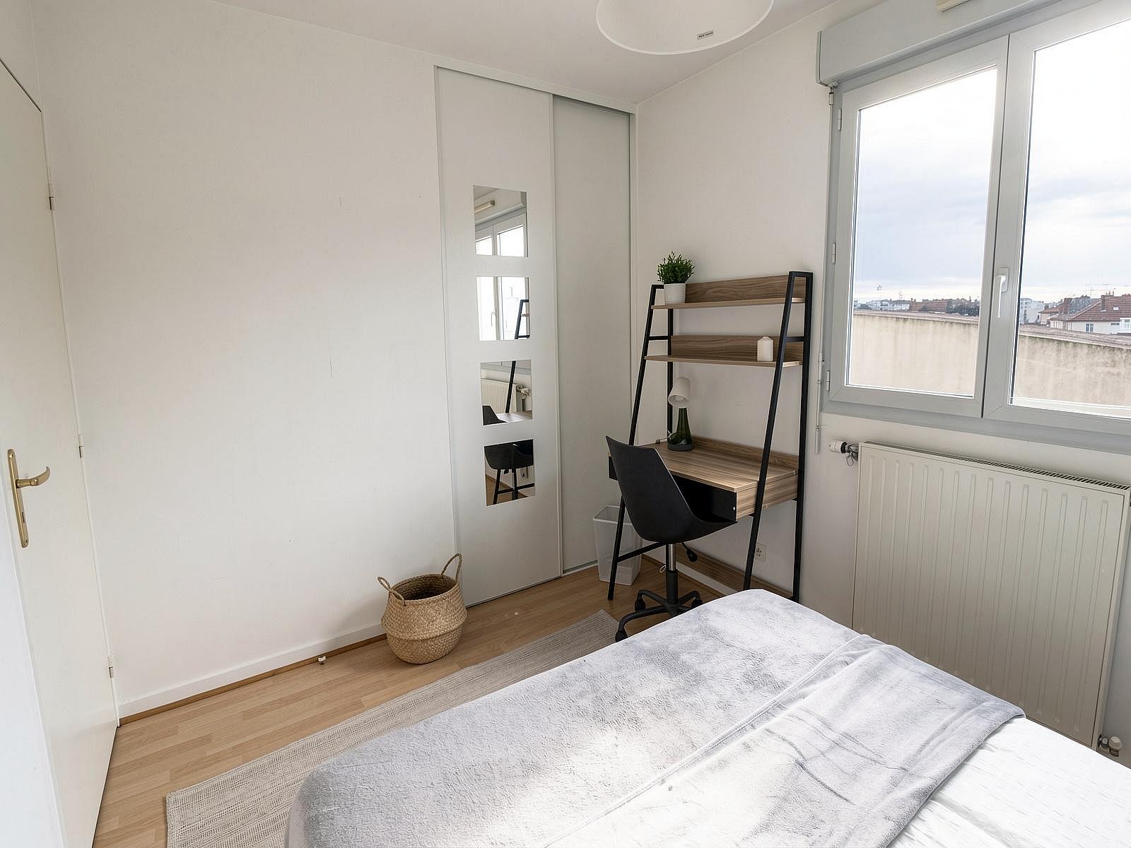  Beautiful And Warm Room - LY017  -  Bright 6 bedroom apartment in the city center of Lyon  - Gallery -  21