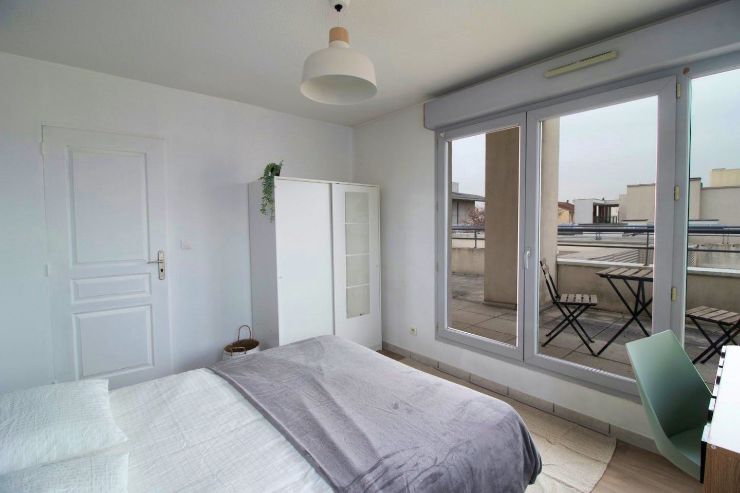  Room Of 11 M² Fully Furnished And Balcony - LY015  -  Bright 6 bedroom apartment in the city center of Lyon  - Gallery -  8