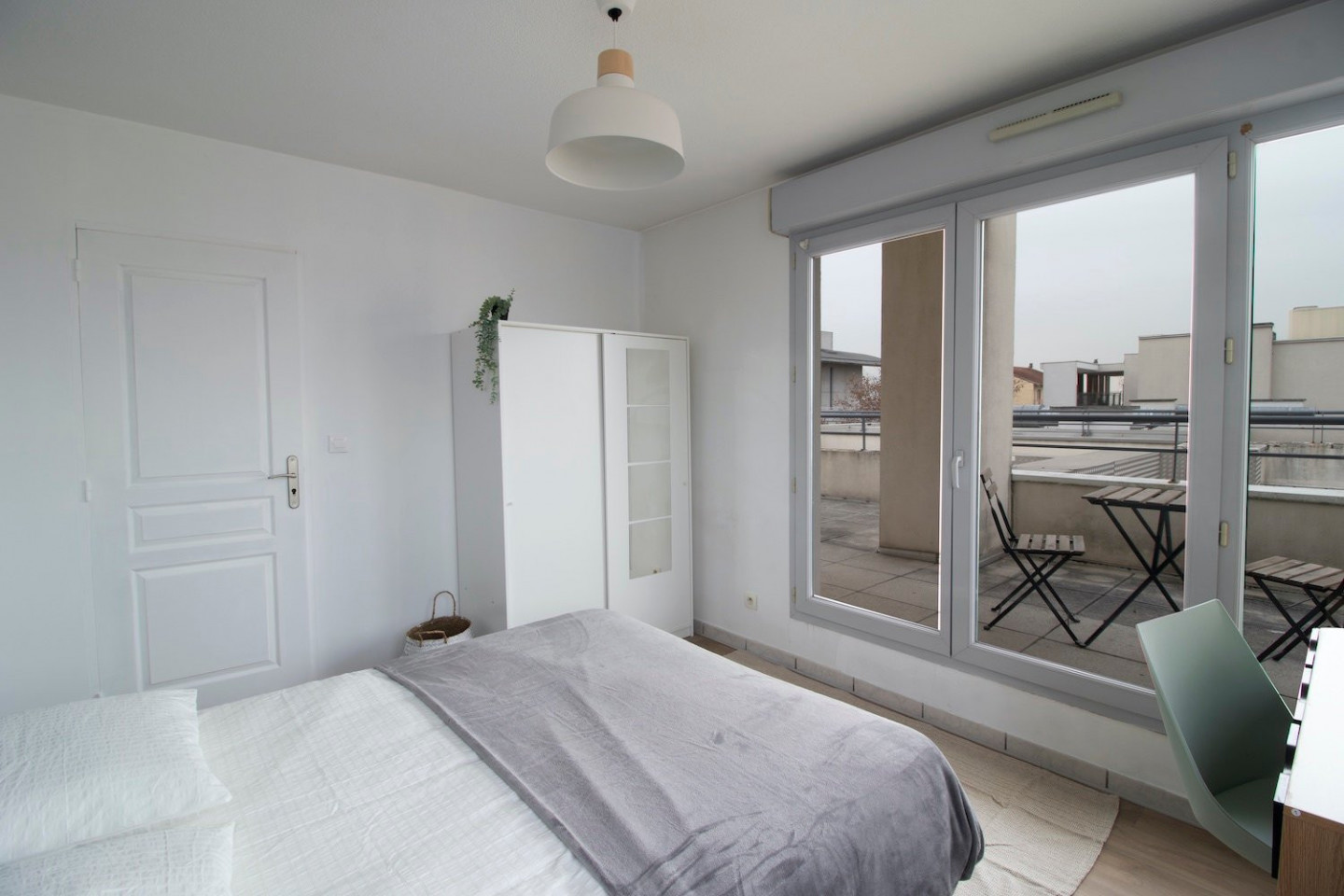  Room Of 11 M² Fully Furnished And Balcony - LY015  -  Bright 6 bedroom apartment in the city center of Lyon  - Gallery -  12