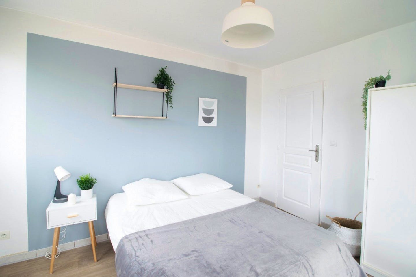  Room Of 11 M² Fully Furnished And Balcony - LY015  -  Bright 6 bedroom apartment in the city center of Lyon  - Gallery -  7