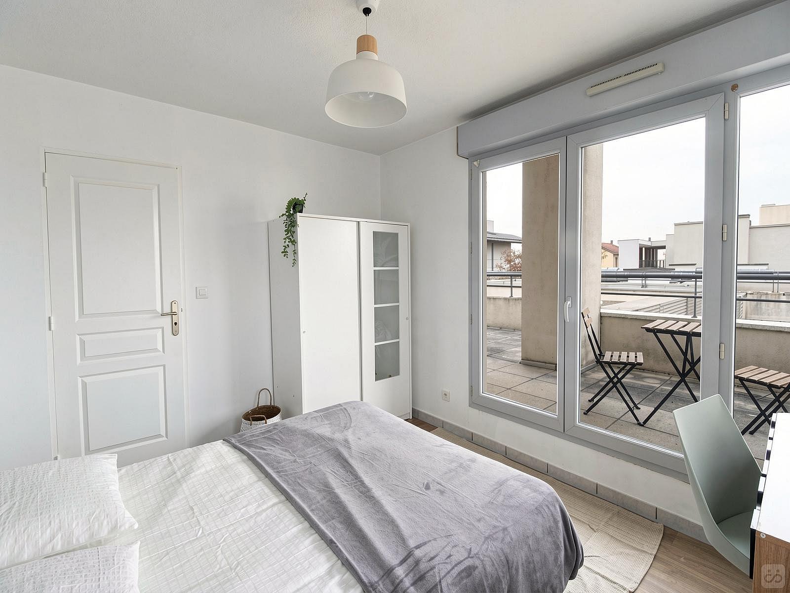  Room Of 11 M² Fully Furnished And Balcony - LY015  -  Bright 6 bedroom apartment in the city center of Lyon  - Gallery -  28
