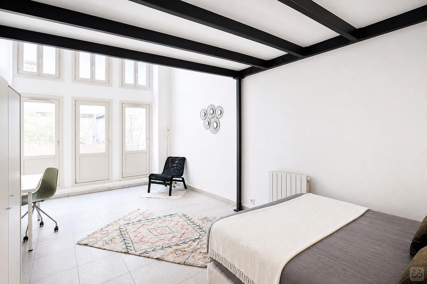 Large And Bright Bedroom - 21m² - LY01 - 3