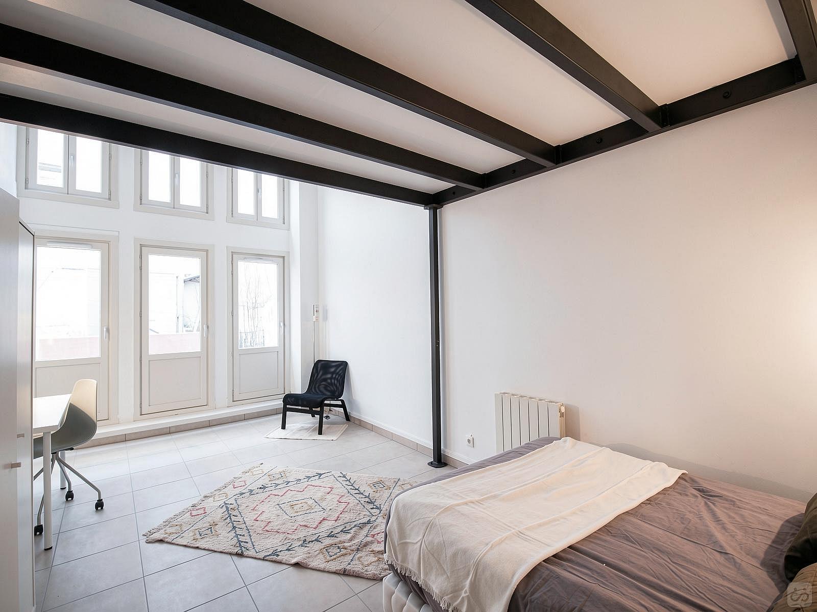  Large And Bright Bedroom - 21m² - LY01  -  Beautiful apartment located in the old Lyon  - Gallery -  3