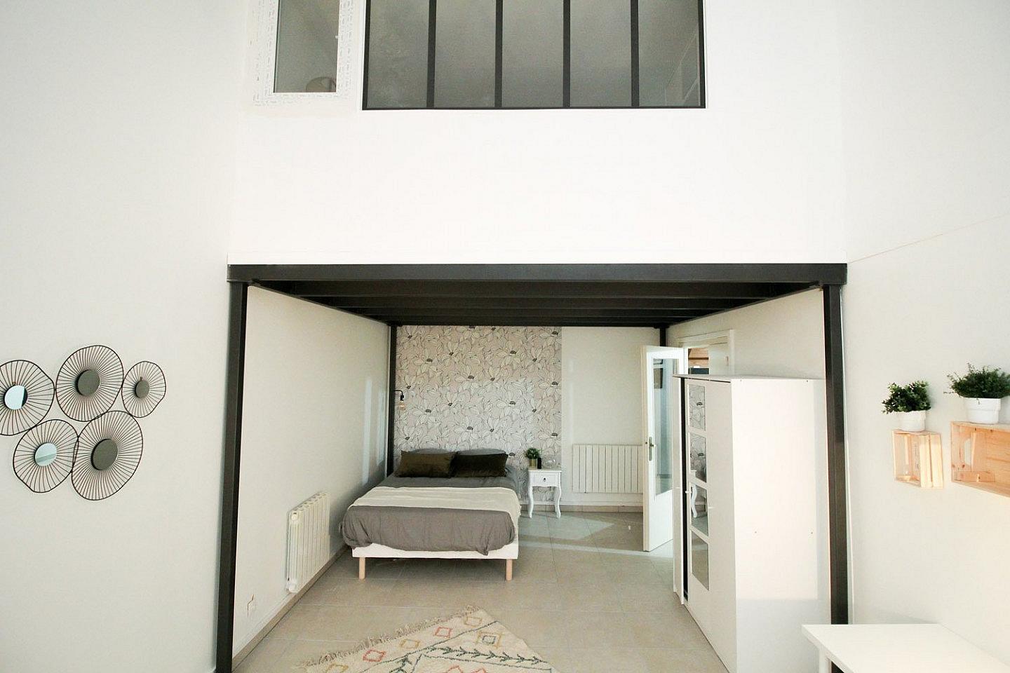  Large And Bright Bedroom - 21m² - LY01  -  Beautiful apartment located in the old Lyon  - Gallery -  4