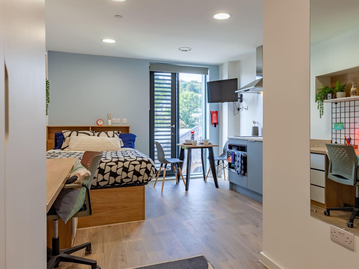  Platinum Studio  -  Ty Nant  - Gallery -  1