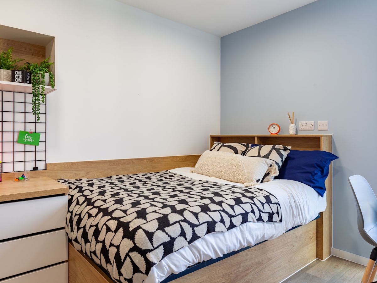  Bronze Studio  -  Ty Nant  - Gallery -  1