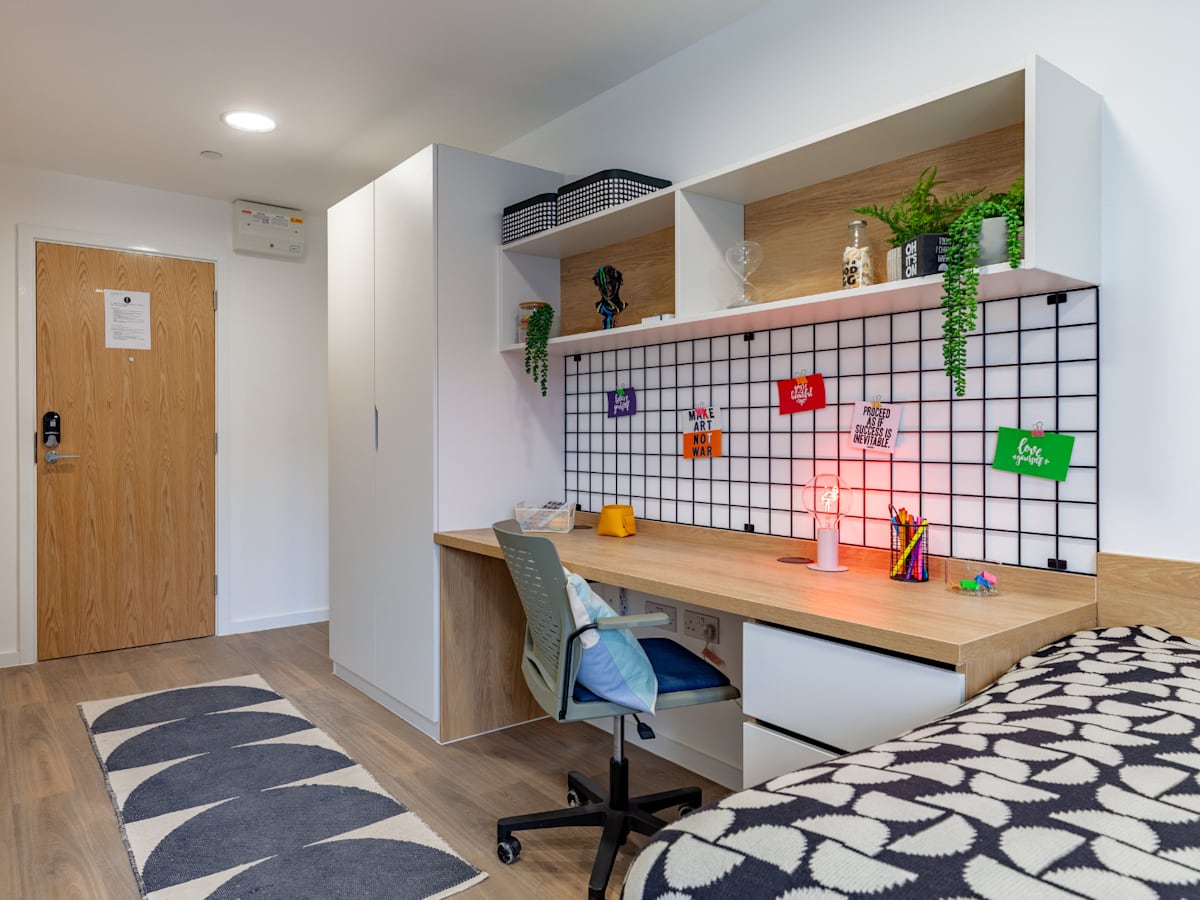  Gold Studio  -  Ty Nant  - Gallery -  2