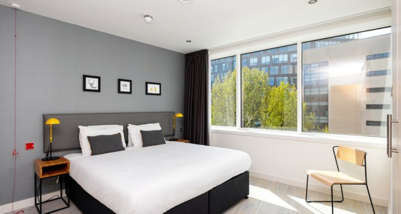 Piccadilly - Gallery - 21