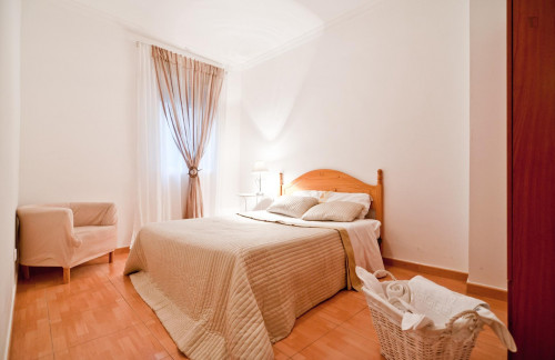 4-Bedroom apartment near Gran Vía metro station