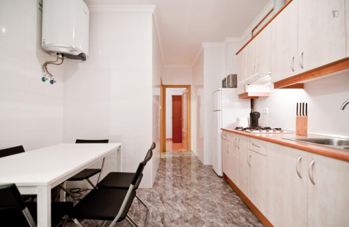 4-Bedroom apartment near Gran Vía metro station - Gallery - 12