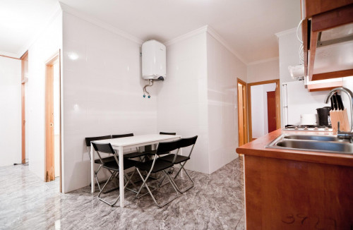 4-Bedroom apartment near Gran Vía metro station - Gallery - 10