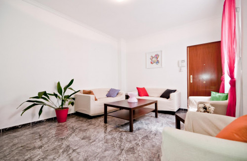 4-Bedroom apartment near Gran Vía metro station - Gallery - 21