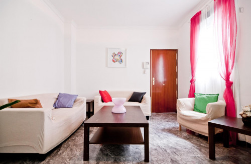 4-Bedroom apartment near Gran Vía metro station - Gallery - 19