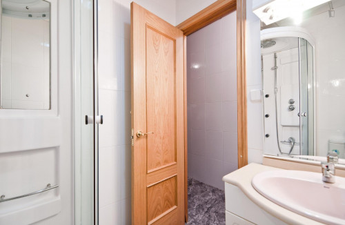 4-Bedroom apartment near Gran Vía metro station - Gallery - 8