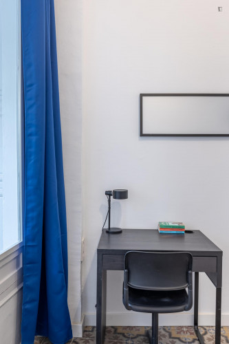 Elegant double bedroom next to Corral del Carbón